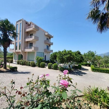 Hotel Dini Radhime Exterior photo