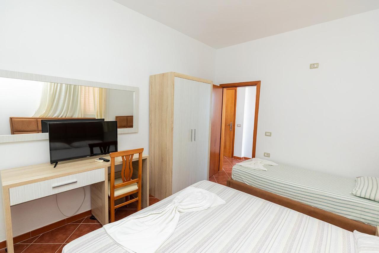Hotel Dini Radhime Exterior photo