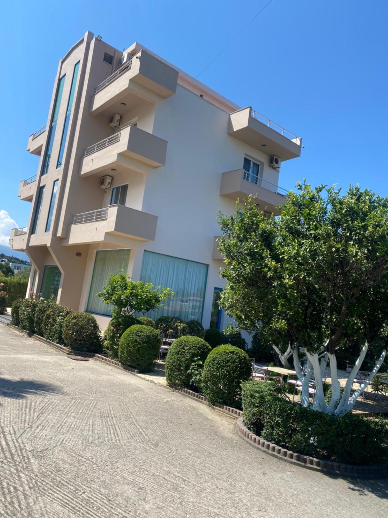 Hotel Dini Radhime Exterior photo