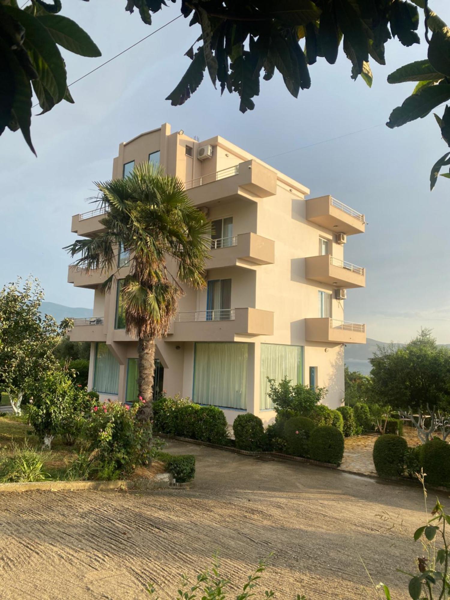 Hotel Dini Radhime Exterior photo